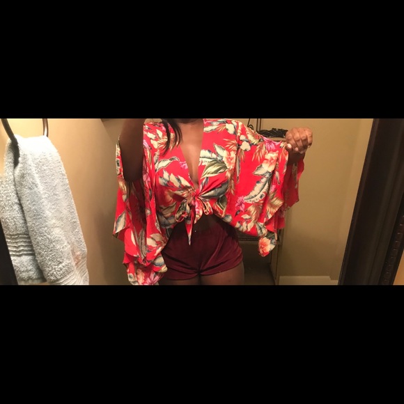 Flowered crop top/blouse - Picture 2 of 2